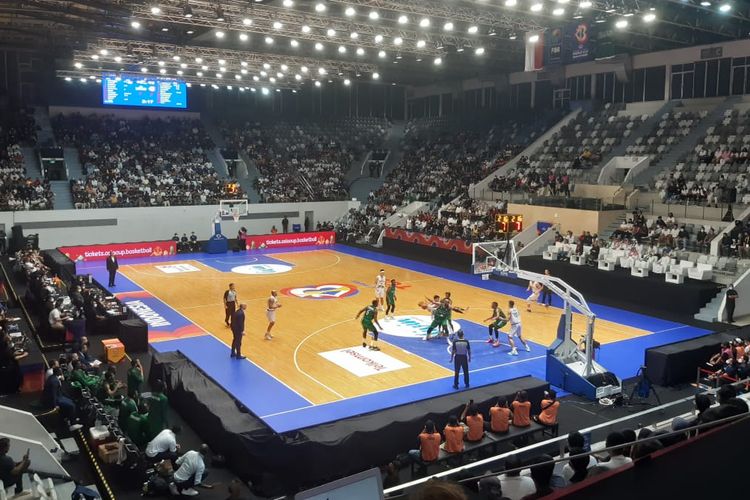 Susana paruh kedua pertandingan timnas basket Indonesia vs Arab Saudi dalam lanjutan Grup C Kualifikasi FIBA World Cup 2023 Zona Asia di Istora Senayan, Jakarta, pada Jumat (1/7/2022) malam WIB.