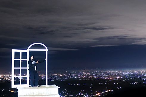 Gemerlap Yogyakarta dari Pintu Langit Dahromo