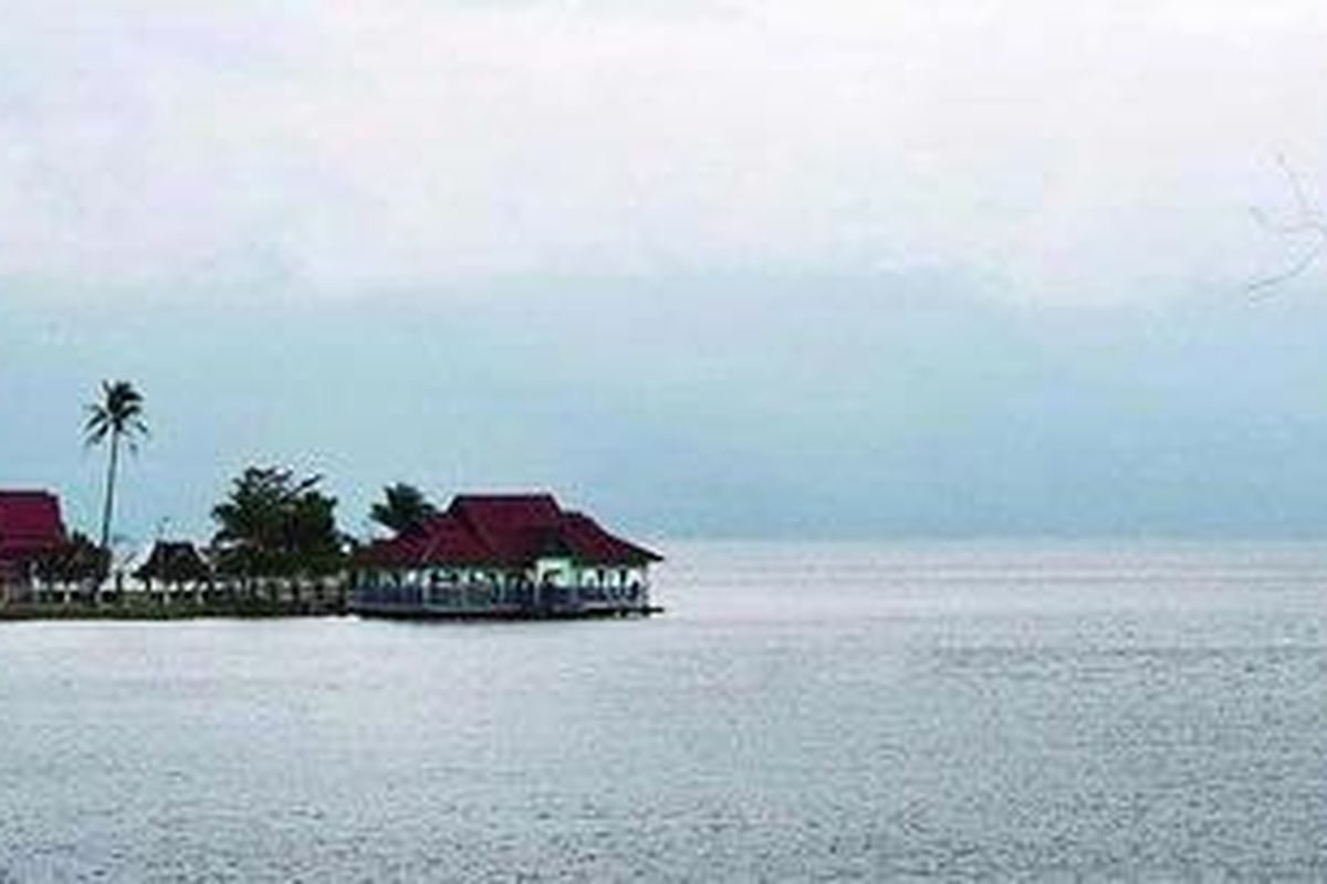 Danau Kerinci merupakan salah satu obyek wisata andalan masyarakat Kerinci, Sabtu (1/5). Untuk menarik wisatawan berkunjung, Pemerintah Kabupaten Kerinci akan menggelar Festival Danau Kerinci pada Juli 2010.