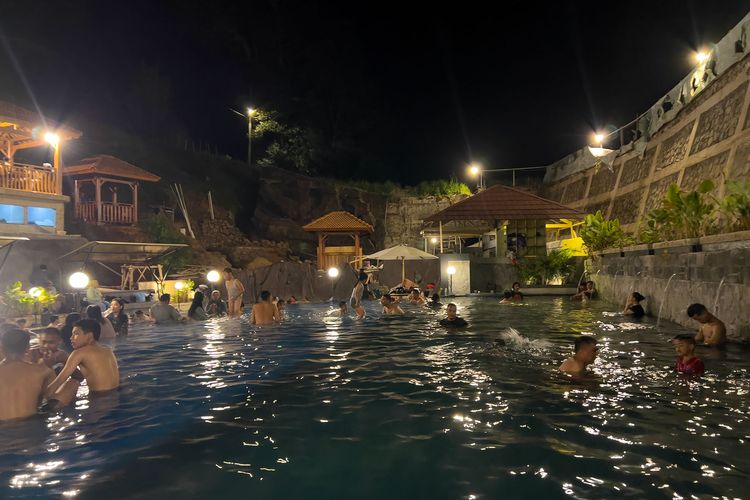 Jam Buka dan Harga Tiket Pemandian Air Hangat Banyu Mili Dieng