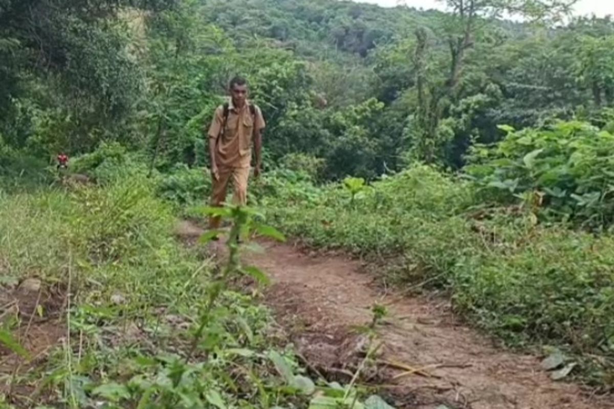 Foto: Usman Ahmad Wato Wutun, guru Sekolah Dasar Negeri Arang, Desa Sagu, Kecamatan Adonara, Kabupaten Flores Timur, Nusa Tenggara Timur (NTT).