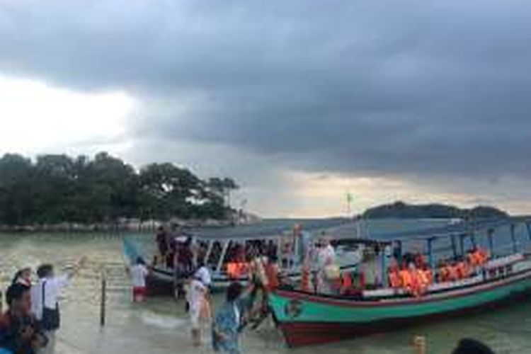 Rombongan sejumlah perwakilan kedutaan besar dari beberapa negara di Kawasan Ekonomi Khusus Tanjung Kelayang, Belitung Barat, Bangka Belitung, Jumat (2/9/2016).