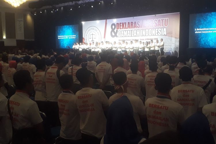 Deklarasi ribuan buruh di Surabaya, Senin (14/10/2019).