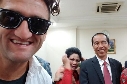 Ketika YouTuber Casey Neistat Bertemu Jokowi di Halim