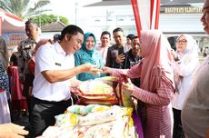 Buka Bazar Ramadhan Provinsi Banten, Al Muktabar Ikut Layani Pembeli Beras