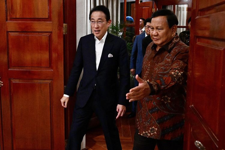 Mantan PM Jepang Fumio Kishida Temui Prabowo di Kertanegara, Antar Surat Malam-malam