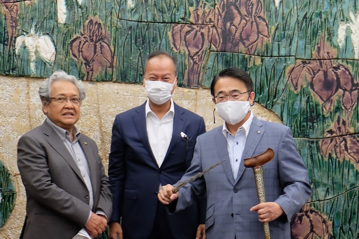 Menteri Perindustrian Agus Gumiwang Kartasasmita juga melakukan pertemuan dengan Gubernur Prefektur Aichi Mr Hideaki Omura Aichi merupakan prefektur pusat industri manufaktur di Jepang