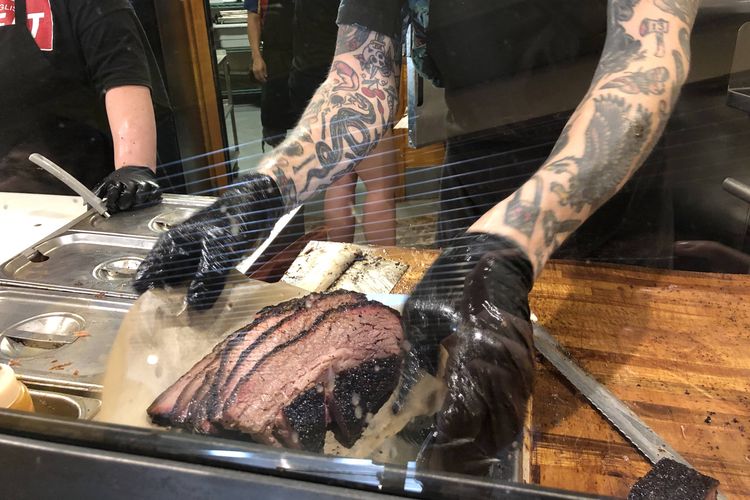 Hidangan brisket di restoran Franklin Barbecue di Austin, Texas, Selasa (9/7/2019). 