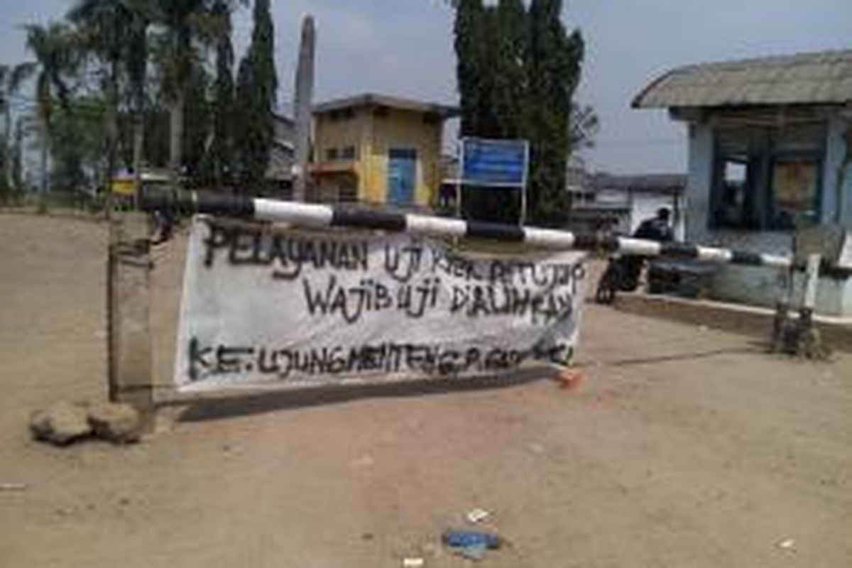 Tempat Pengujian Kendaraan Bermotor (PKB) di Kedaung Angke, Jakarta Barat, ditutup pada Kamis (24/7/2014), dan dialihkan ke tempat lain.