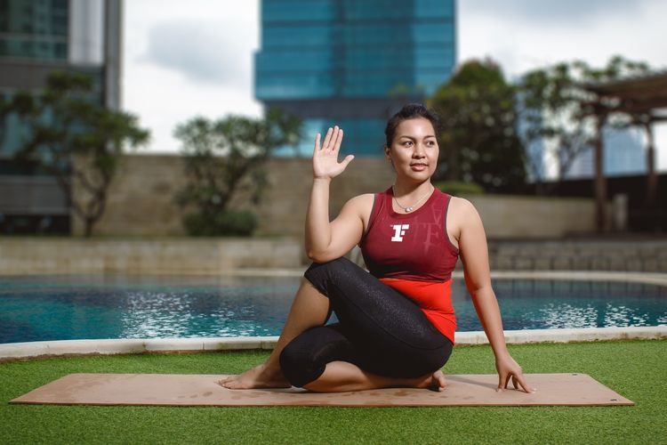 Salah satu latihan yoga yang ditampilkan Celebrity Fitness dan Fitness First dalam Online Yoga Fair, 16-17 Mei 2020.