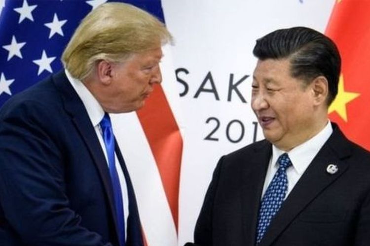 Presiden AS Donald Trump dan Presiden Cina Xi Jinping di sela-sela KTT G20 di Jepang.