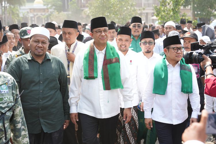 Pasangan Bacapres dan Bacawapres Anies Muhaimin saat bertemu dengan para ulama di Ponpes Nuris Jember 