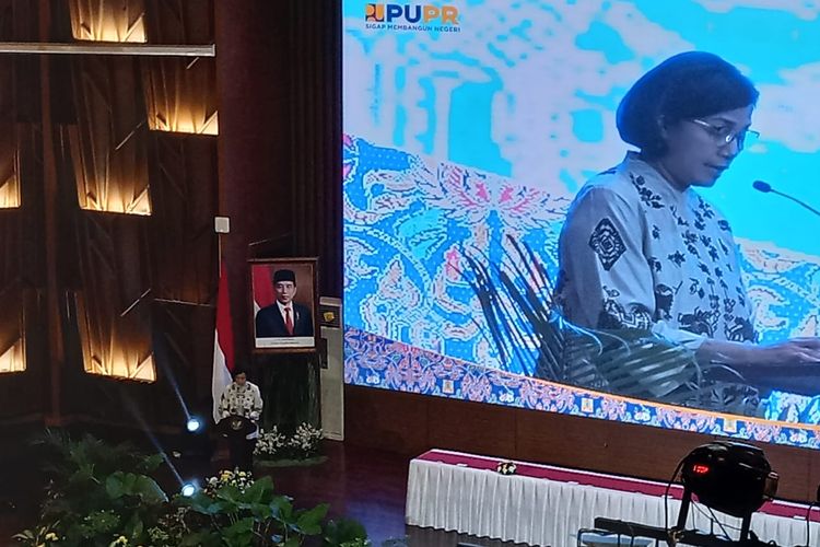 Menteri Keuangan Sri Mulyani dalam acara Seremoni Serah Terima BMN Kementerian PUPR di Auditorium PUPR, Jakarta, Rabu (7/12/2022).