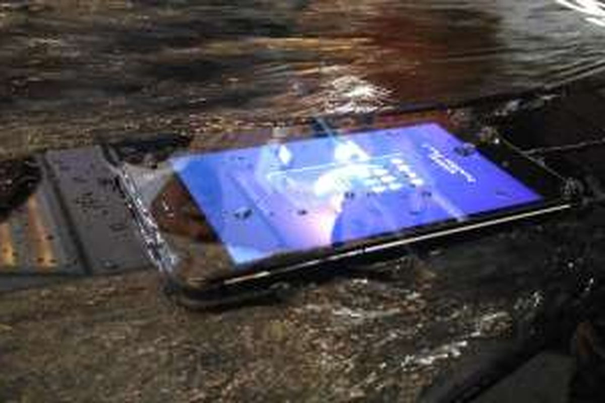 Hisense Kingkong II bisa bertahan hidup, meski direndam dalam air