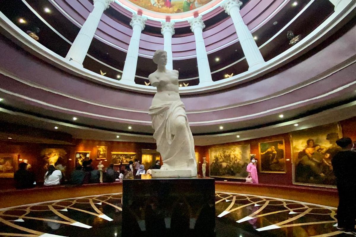 Penampakan patung Venus De Milo di dalam area Galeria Sophilia di Calvin Tower, Jakarta Utara. 