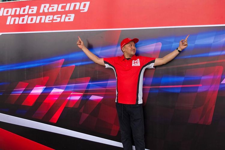 Pebalap Honda Racing Indonesia yang berlaga di seri Indonesia Series Of Motorsport (ISSOM), Alvin Bahar. 