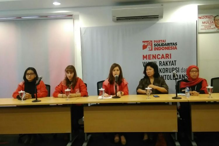 Partai Solidaritas Indonesia (PSI) mengumumkan bakal calon anggota legislatif yang lolos tes wawancara gelombang pertama, di Kantor DPP PSI, Jakarta, Sabtu (16/12/2017).