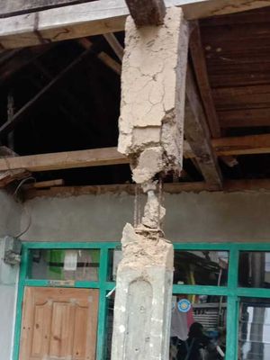 Warga Kampung Gunung Putri, Desa Sukatani, Kecamatan Pacet, Kabupaten Cianjur, Jawa Barat mengalami goncangan yang cukup hebat akibat gempa bumi yang melanda Cianjur dan sekitarnya, pada Senin (21/11/2022) siang.