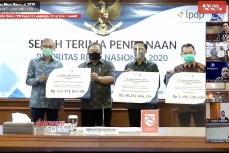 Acara Serah Terima Pendanaan PRN 2020 oleh Menristek Bambang Brodjonegoro, Jumat (17/7/2020).