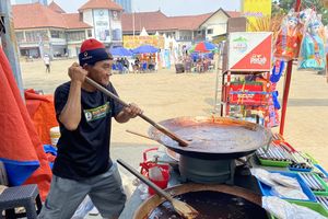 Dodol Betawi Dimasak di Kuali Besar, Jadi Magnet Pengunjung Jakarta Fair 2026