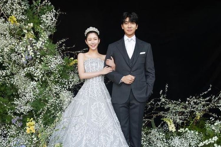 Lee Seung Gi dan Lee Da In menikah di Grand InterContinental Seoul Parnas, Samseong-dong, Gangnam-gu, Seoul, Korea Selatan, pada Jumat (7/4/2023) pukul 18.00 waktu setempat.
