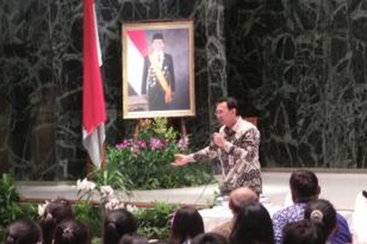 Wakil Gubernur DKI Jakarta Basuki Tjahaja Purnama talkshow dengan siswa SMA Santa Laurencius, di Balai Kota DKI Jakarta, Kamis (18/12/2014)