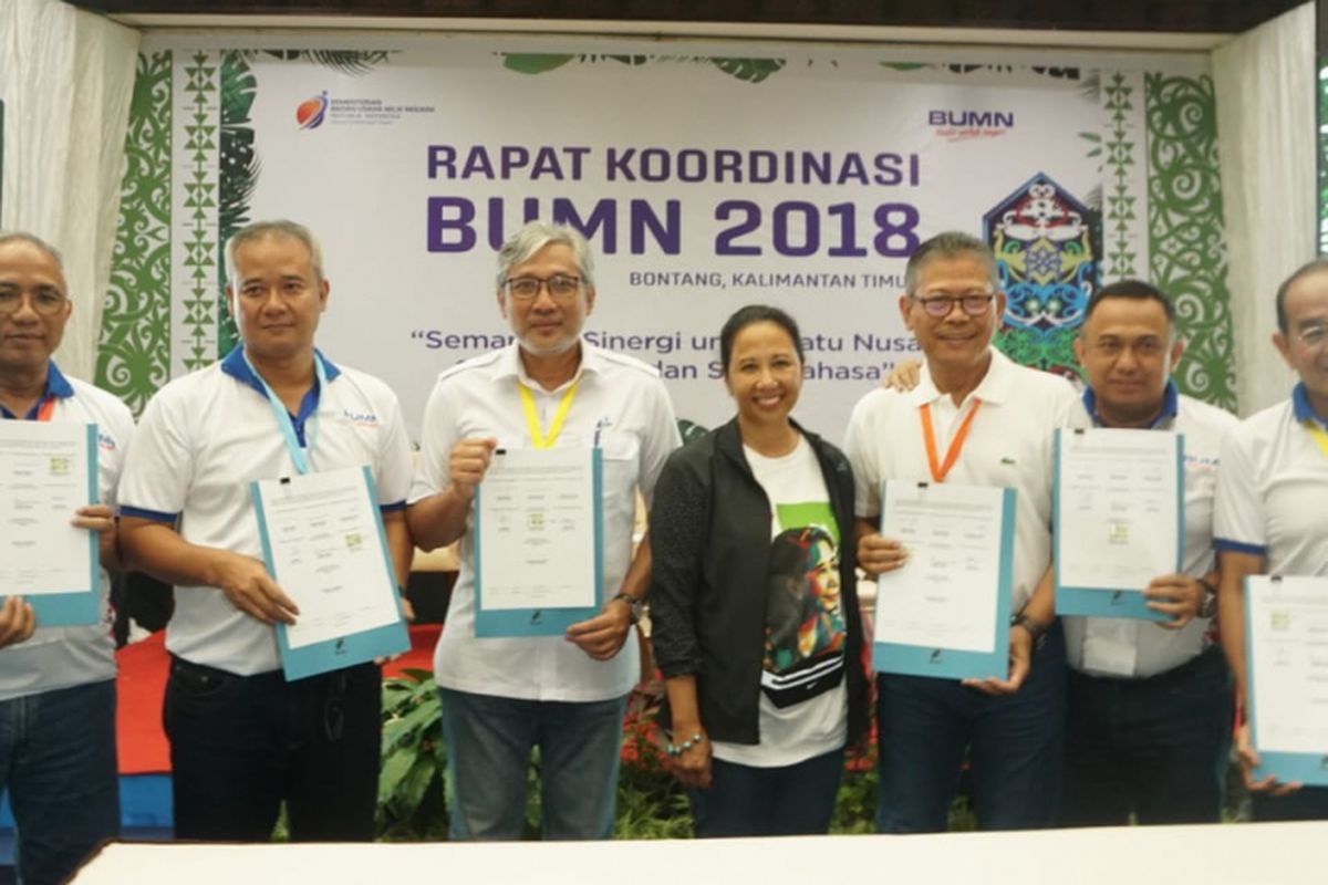Direktur Utama PGN Gigih Prakoso bersama para BUMN Karya dan Perum Perumnas usai melakukan penandatanganan MoU pemasangan jaringan gas pada fasilitas Transit Oriented Development (TOD), Selasa (30/10/2018).