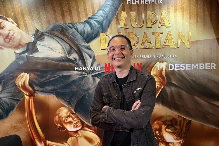 Ernest Prakasa Terbebani Kembali Jadi Sutradara di Film Lupa Daratan 