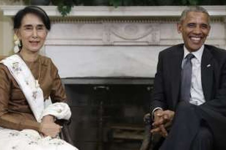 Presiden AS Barack Obama (kanan) menerima kunjungan pemimpin Myanmar Aung San Suu Kyi di Gedung Putih, Washington DC, AS, Rabu (14/9/2016).
