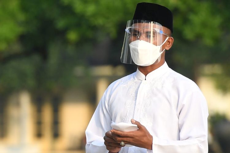Serda Ridwan Payopo saat menjadi imam dan khatib Shalat Idul Fitri yang diikuti Presiden Joko Widodo, di Istana Kepresidenan Bogor, Jawa Barat, Kamis (13/5/2021).