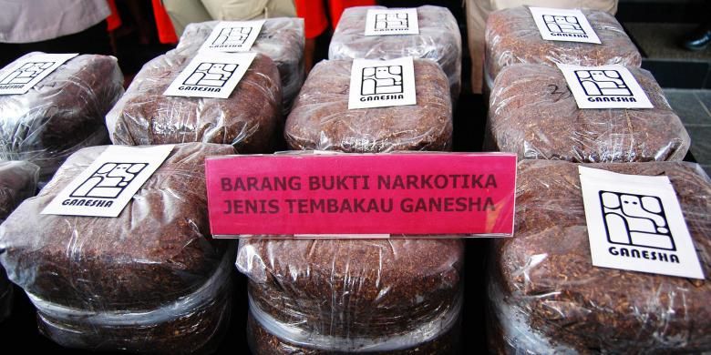 Kepolisian Resor Bogor mengamankan tembakau sintetis merk Ganesha seberat 22 kilogram, di Mapolres Bogor, Rabu (8/2/2017). Ganesha termasuk ke dalam golongan narkotika golongan I  setelah diterbitkannya Peraturan Menteri Kesehatan Nomor 2 Tahun 2017