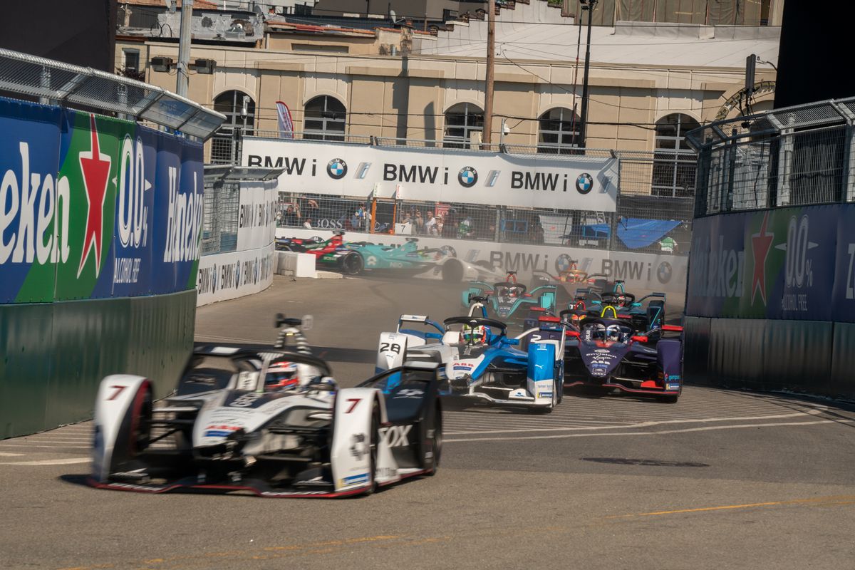 Pebalap bersaing dalam lomba Formula E Racing Championship di Brooklyn, New York City, 13 Juli 2019.