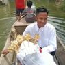 Viral Pasangan Pengantin di Lamongan Naik Perahu karena Banjir, Ini Cerita di Baliknya