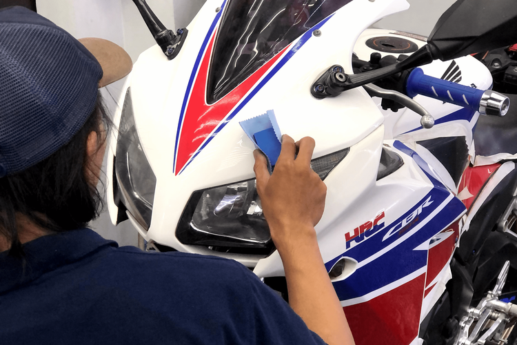 Hydrophobic Lab, salon motor dan helm dengan servis coating dan poles