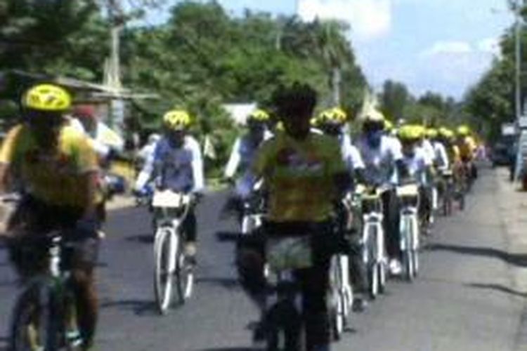 21 Srikandi inspirasi Indonesia yang menggelar Touring bersepeda fun bike yang dimulai sejak senin (21/4) selasa hari ini (22/4) tiba di Polewali mandar