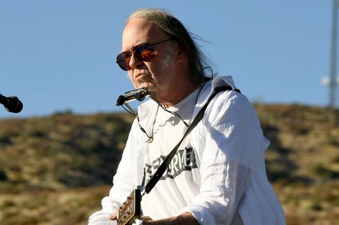 Kelanjutan Skandal Spotify, Neil Young Minta Karyawan Spotify Segera Berhenti