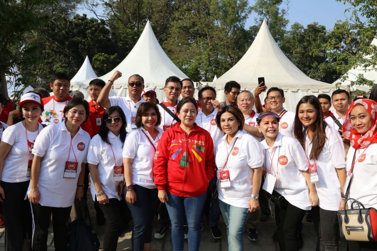 Menteri Koordinator Bidang Pembangunan Manusia dan Kebudayaan (Menko PMK) Puan Maharani mendampingi Presiden Joko Widodo menghadiri acara Harmoni Indonesia 2018, di Plaza Timur Gelora Bung Karno, Minggu (5/8/2018)