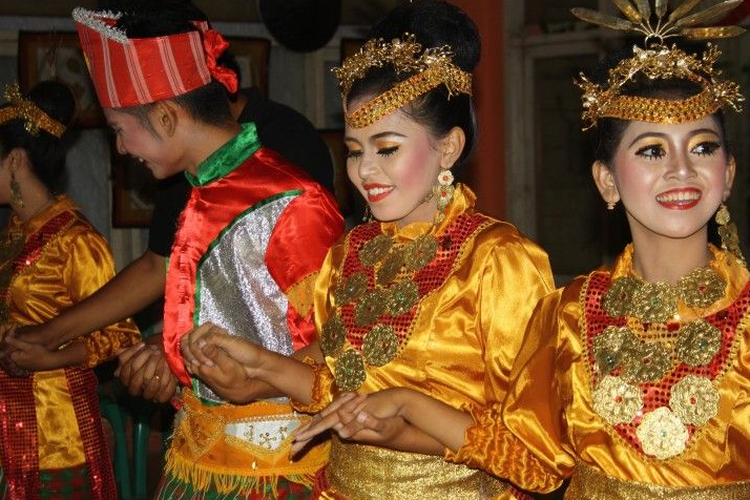 Ilustrasi tari Malulo