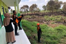 Kebakaran Lahan di Martapura Nyaris Merambat ke Sekolah, 3 Siswa Pingsan Saat Padamkan Api