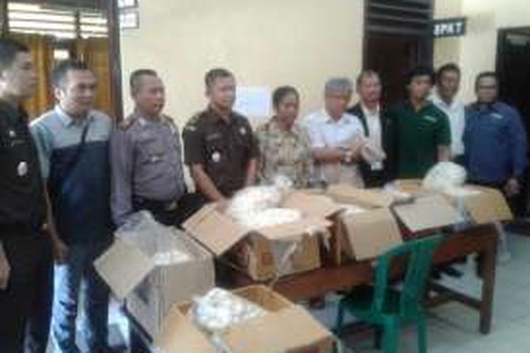 Polisi menggandeng BPSPL-KKP, BKSDA Kaltim, dan sejumlah NGO, termasuk ProFauna Borneo, untuk menangani barang bukti telur penyu. Polisi kemudian menyerahkan sebagian besar barang bukti telur kepada tim untuk mendapatkan penanganan lanjut.