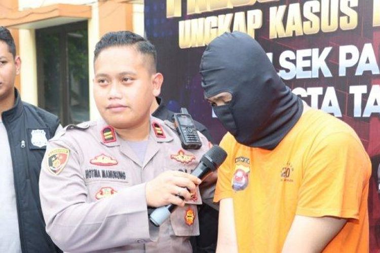 Seorang pria asal Tangerang ini dibekuk polisi setelah menipu puluhan wanita dan membawa kabur sejumlah barang berharga korbannya, Selasa (21/3/2023). 