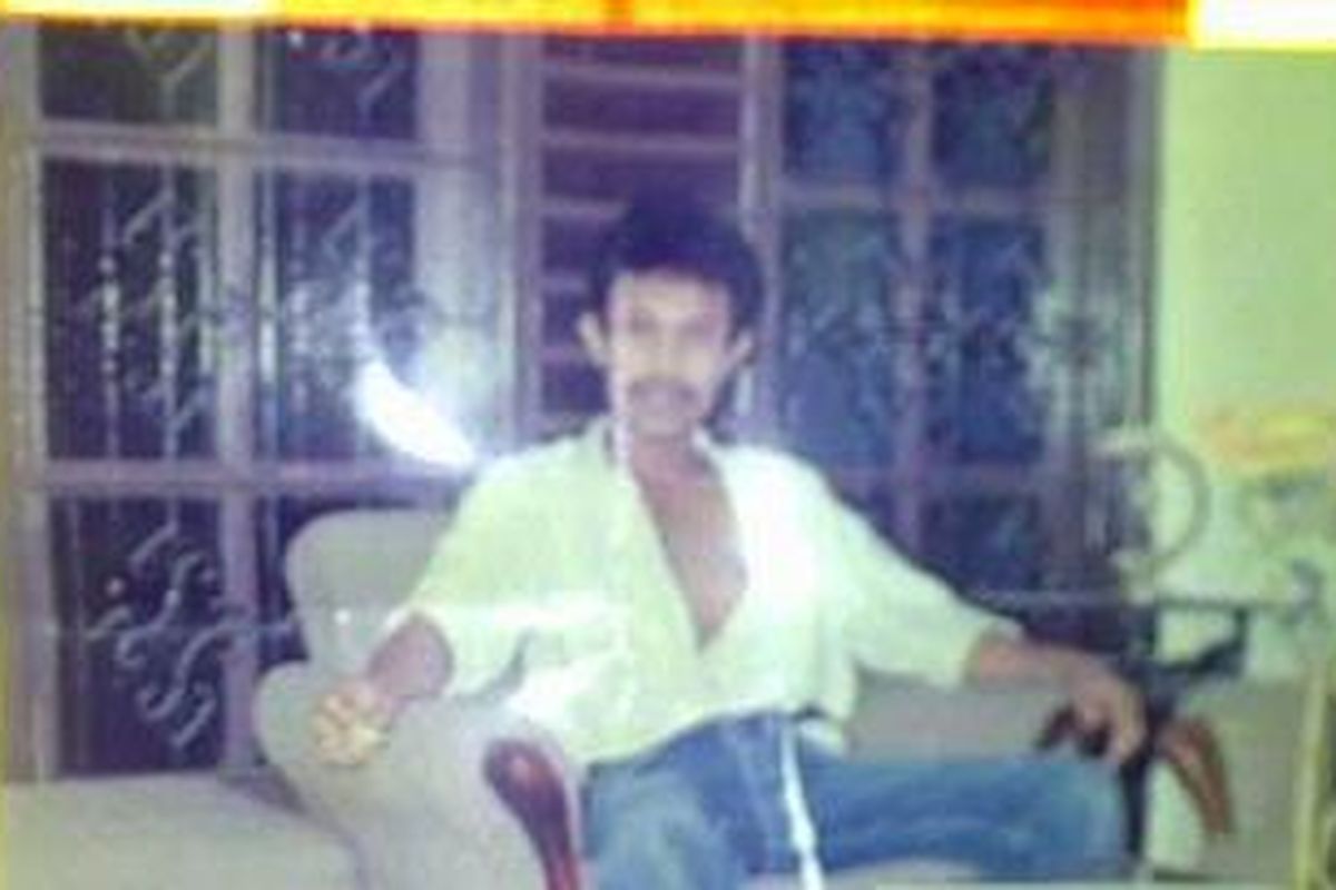 Sosok Saefudin (48), sopir Kopaja 608 yang tewas mengenaskan dengan luka bacok di kepala dalam kerusuhan di PN Jaksel, Rabu (29/9/2010).