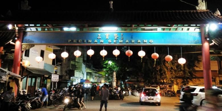 Kawasan Pecinan, salah satu tempat wisata di Semarang yang bisa dikunjungi malam hari.