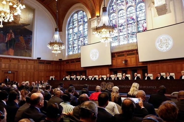 Hakim di Mahkamah Internasional (ICJ) memutuskan tindakan darurat terhadap Israel menyusul tuduhan Afrika Selatan bahwa operasi militer Israel di Gaza adalah genosida yang dipimpin negara. Sidan digelar di Den Haag, Belanda, Jumat (26/1/2024).