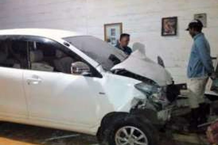 Mobil Toyota Avanza yang merenggut empat nyawa dan membuat satu orang kritis.