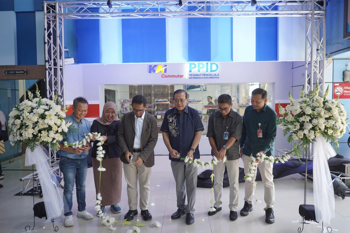 KAI Commuter meresmikan ruang layanan Keterbukaan Informasi Publik (KIP) dan ruang pressroom, menjelang HUT KAI Commuter 2025.