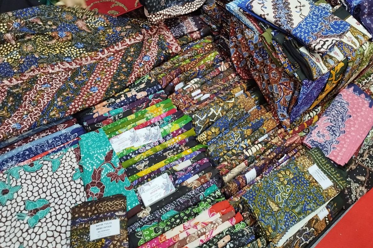 Produk Batik Tulis Lasem di INACRAFT 2024