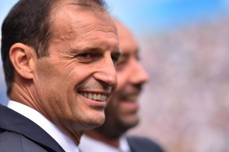 Pelatih Juventus, Massimiliano Allegri, memimpin timnya pada laga Liga Italia melawan Sassuolo, di Mapei Stadium, 17 September 2017.