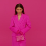 Gaya Vintage Serba Pink Zendaya di Paris Fashion Week