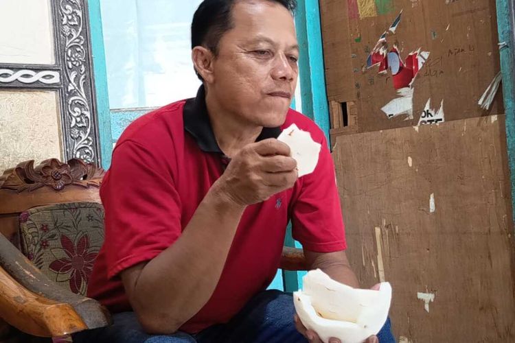Kisah Ali Imron, Warga Jombang yang Tak Bisa Makan Tanpa Kelapa sejak Usia 3 Tahun